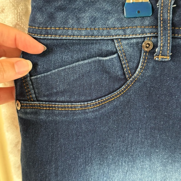 Adriano Goldschmied Denim Cutoff Style Shorts - Picture 5 of 10